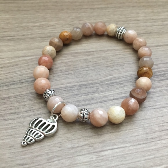 ☀️ new style!  Faceted Sunstone with Conch Charm - Picture 4 of 5
